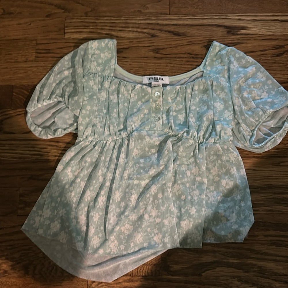 RSQ cute top in a sage green with flowers